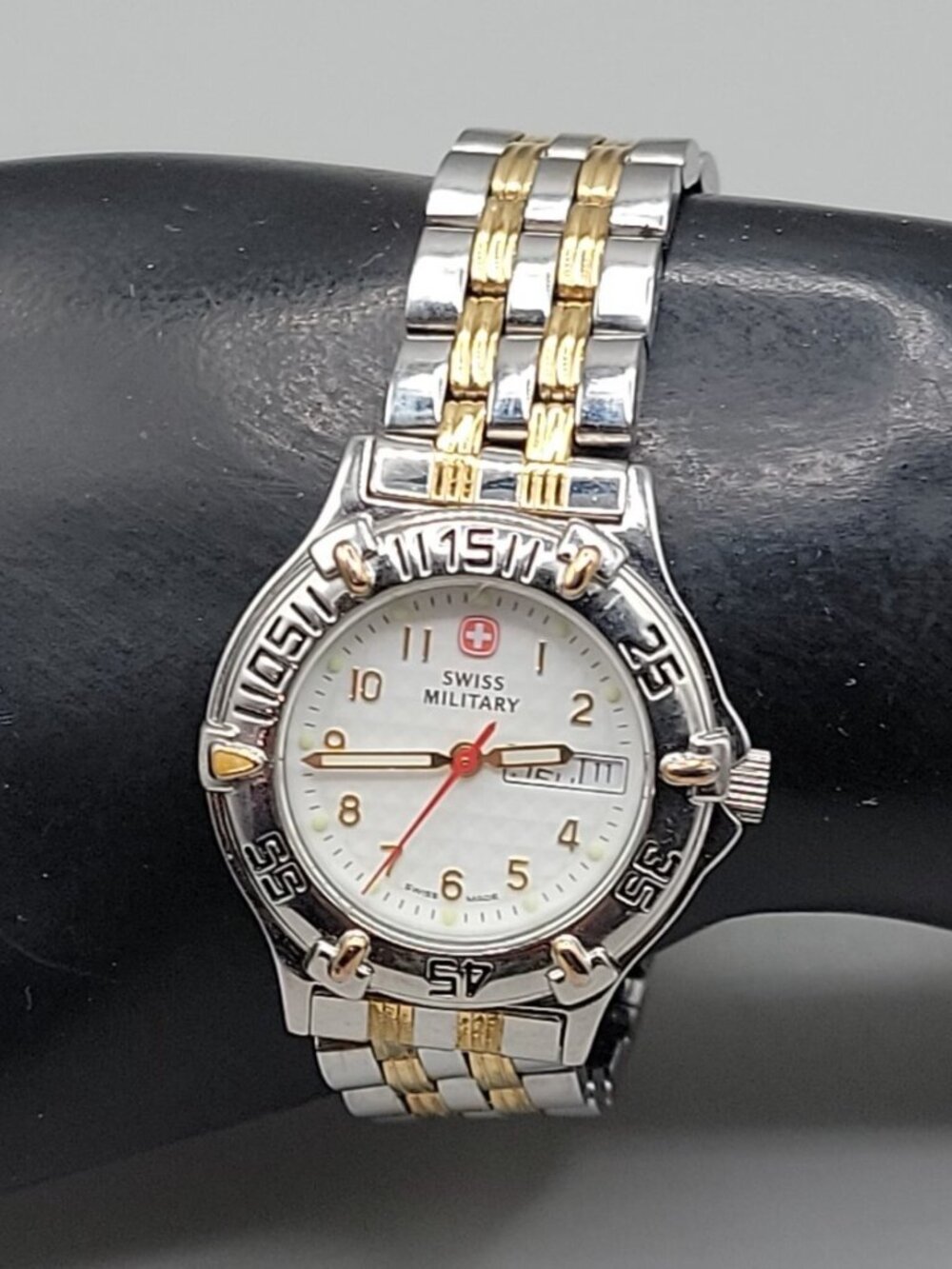 Vtg Wenger Swiss Military Ladies Watch Two Tone Day Date 29mm White Dial 6.25" - Picture 4 of 11